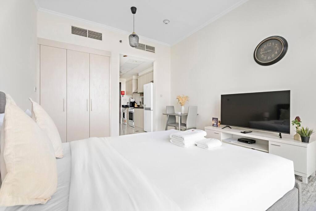 Cozy In Damac Hills * Dubai