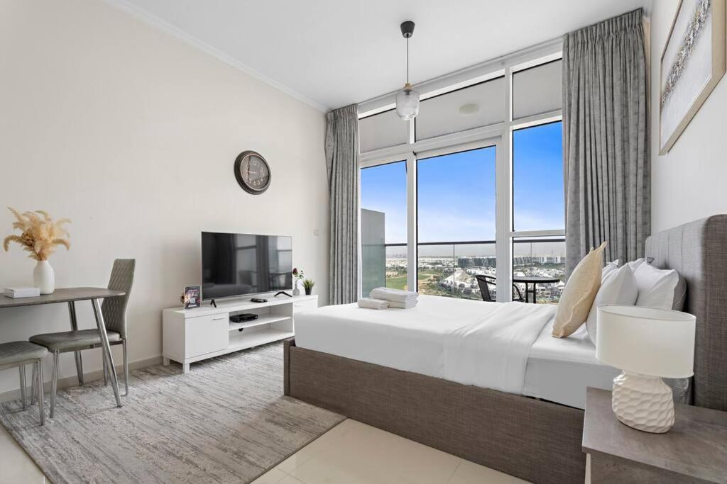 Cozy In Damac Hills Apartment Dubai